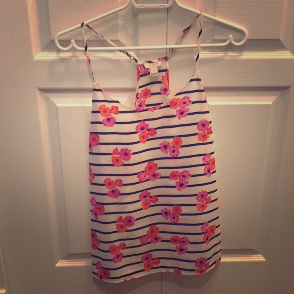 Cute floral tank top!